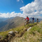 Mountainbiken op de ridge van Cima d'oro - Ledro meer - Dolomieten